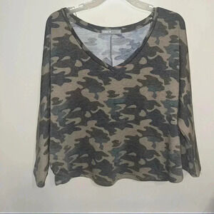 Tresics camaflague crop top sz lg
